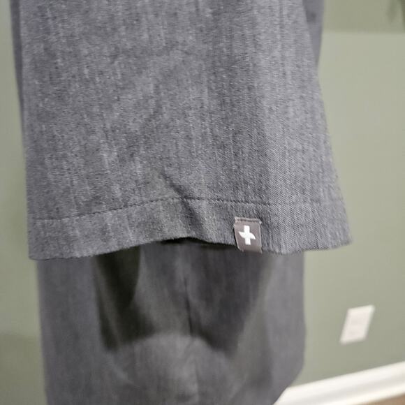 Figs Men's Size Medium Leon Three-Pocket Gray Scrub Top - Picture 5 of 6